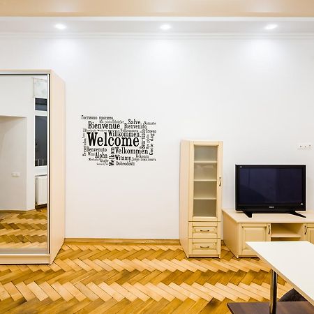 Bright And Cozy Apart With Balcony ลวีฟ ภายนอก รูปภาพ