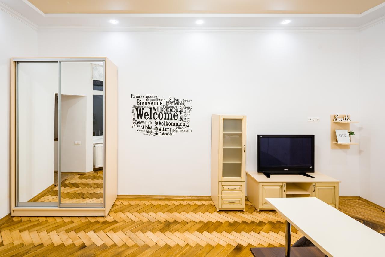 Bright And Cozy Apart With Balcony ลวีฟ ภายนอก รูปภาพ