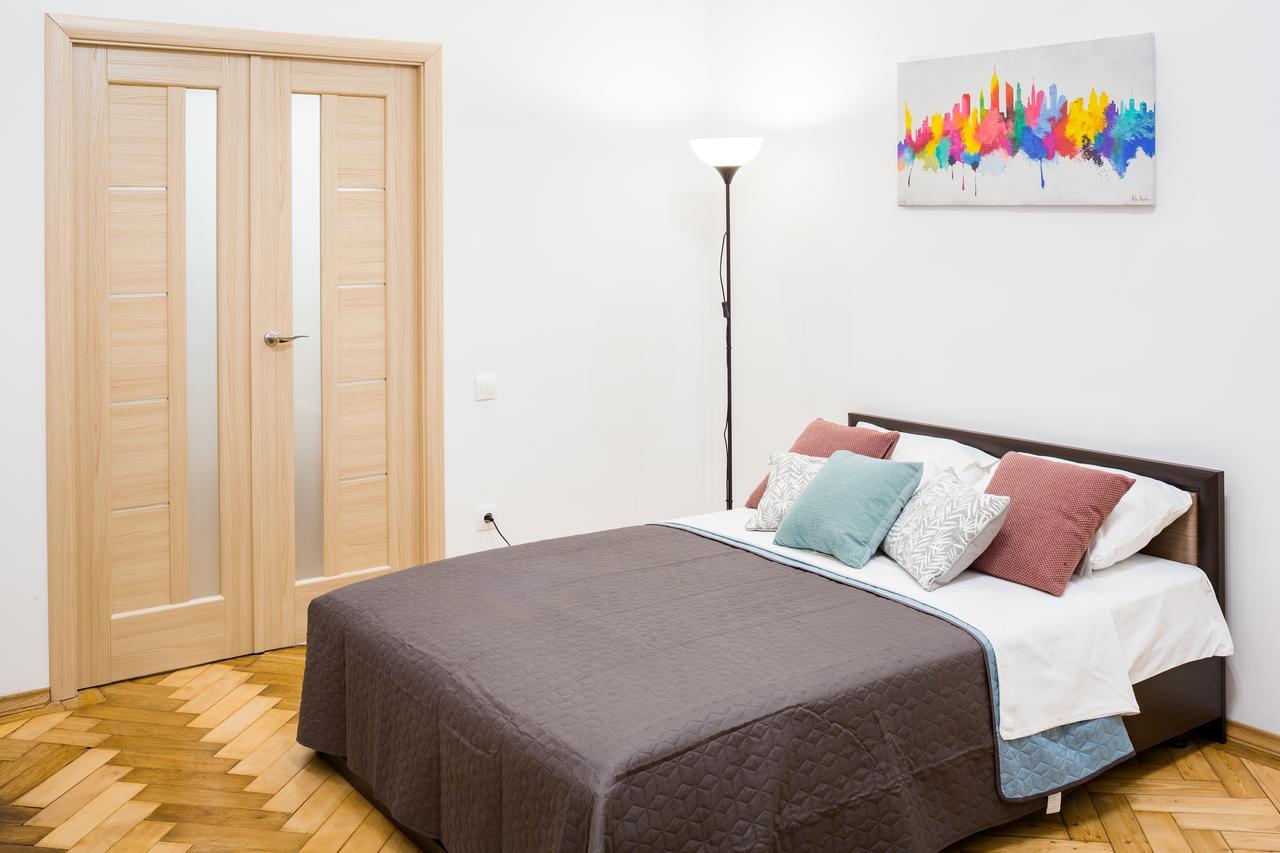 Bright And Cozy Apart With Balcony ลวีฟ ภายนอก รูปภาพ