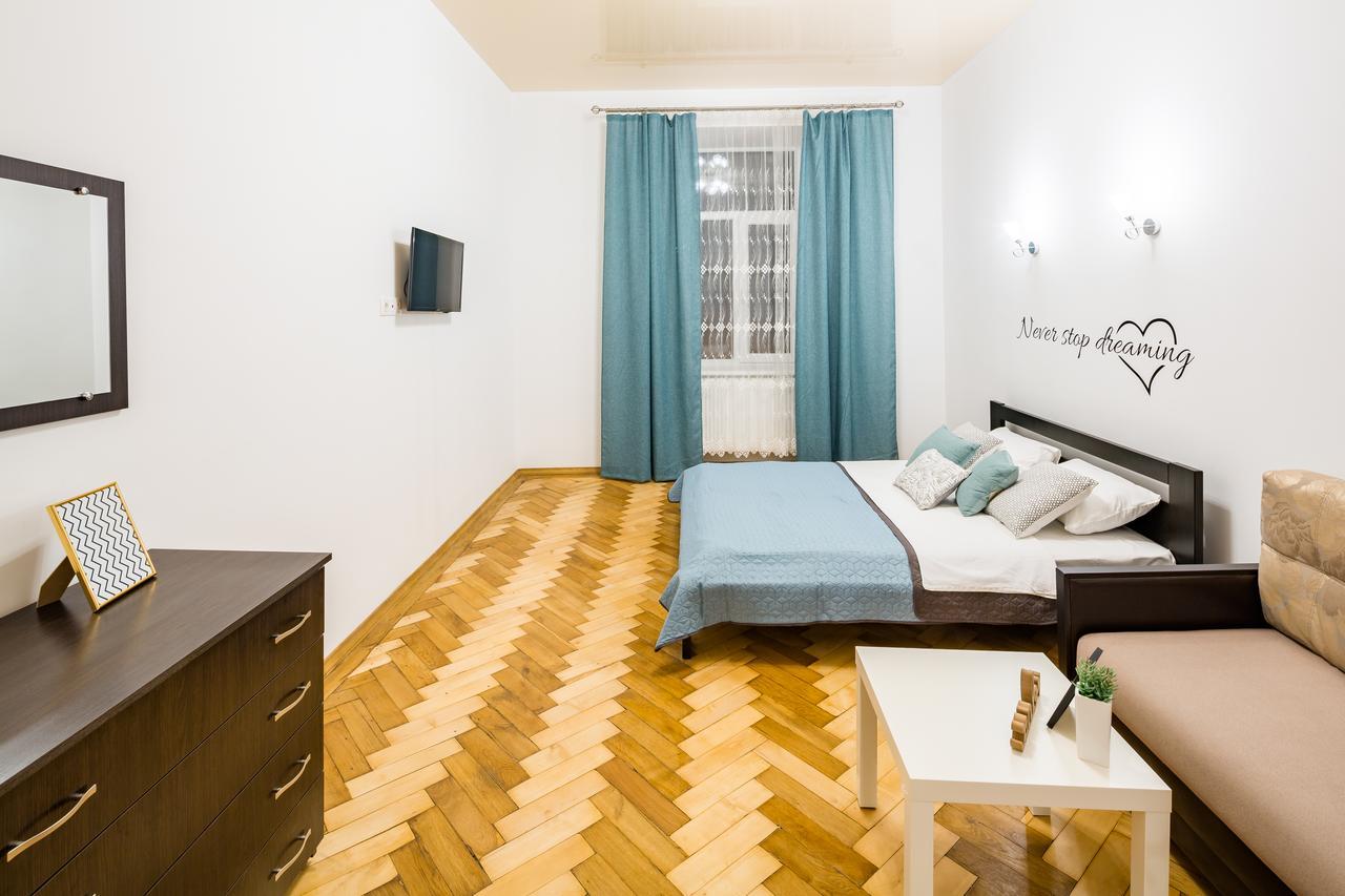 Bright And Cozy Apart With Balcony ลวีฟ ภายนอก รูปภาพ