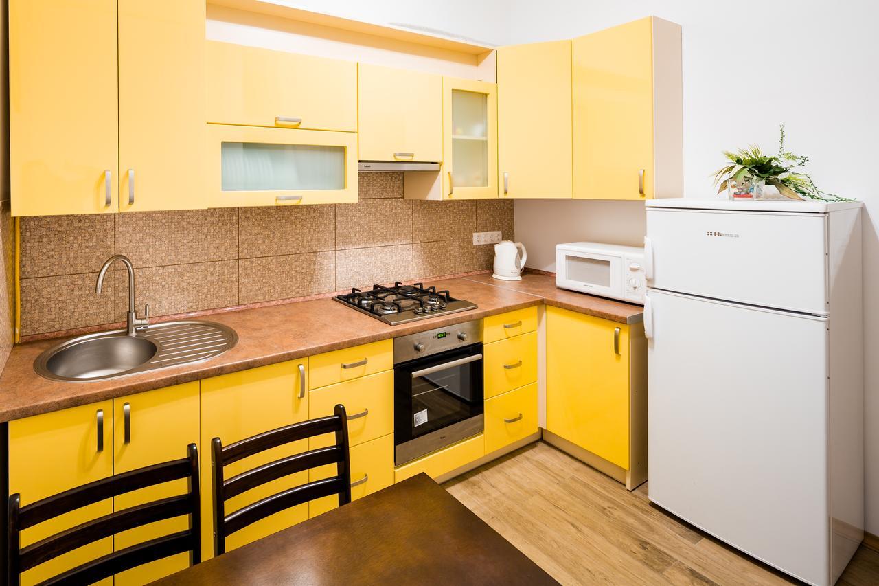 Bright And Cozy Apart With Balcony ลวีฟ ภายนอก รูปภาพ